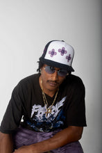 Load image into Gallery viewer, Misundęrstood flower trucker